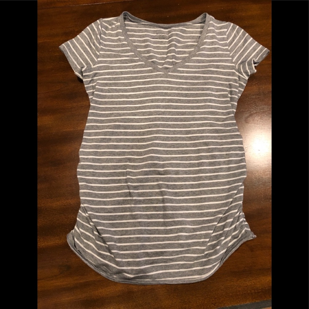 🍀☘️Motherhood Maternity XS V Neck T-shirt